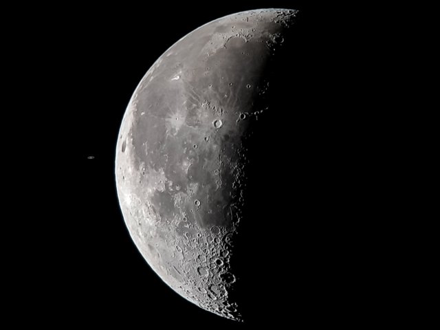 Satürn ve Ay’ın Birleştiği O Muzzam Fotoğraf!