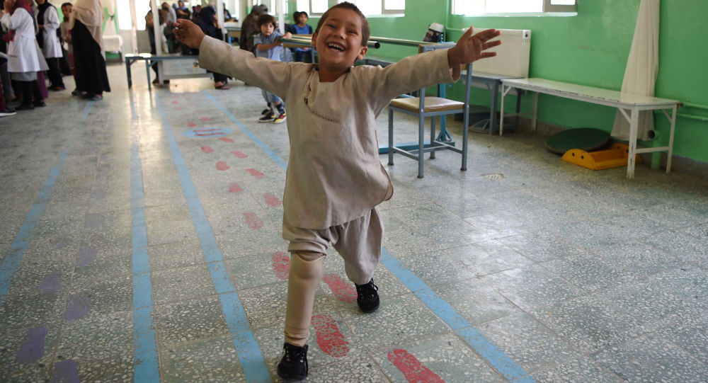 Protez Bacağına Kavuşan Afgan Çocuğun Videosu Viral Oldu