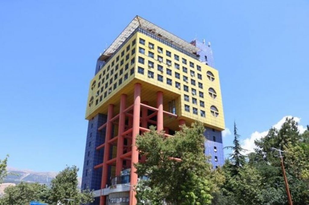 Kahramanmaraş'taki Dünyanın En Saçma Binası Yıkılıyor